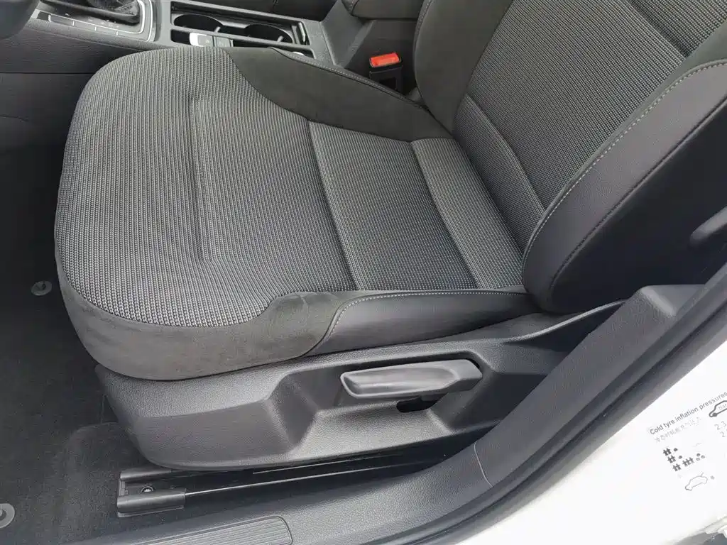 Volkswagen Golf 2018 1.6L Automatic Comfort фото 20