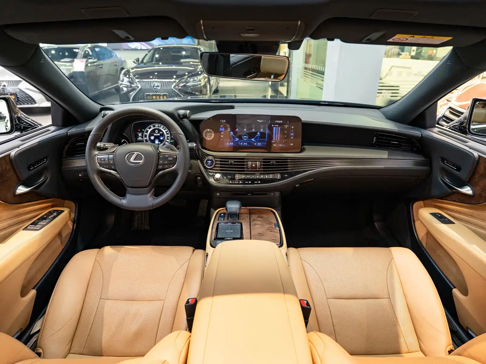 Фото 13 - Lexus LS