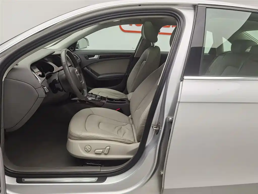 Audi A4L 2010 2.0 TFSI Luxury фото 10