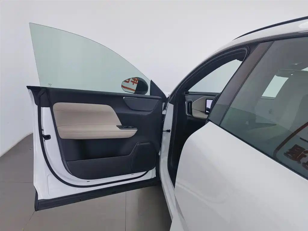 VOLVO XC70 PLUG-IN HYBRID