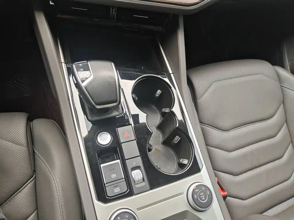 Фото 19 - Volkswagen Touareg