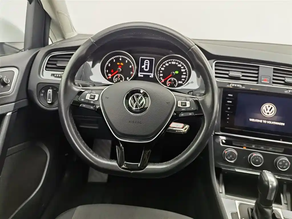 Volkswagen Golf 2020 200TSI DSG Comfort Progressive Edition фото 11