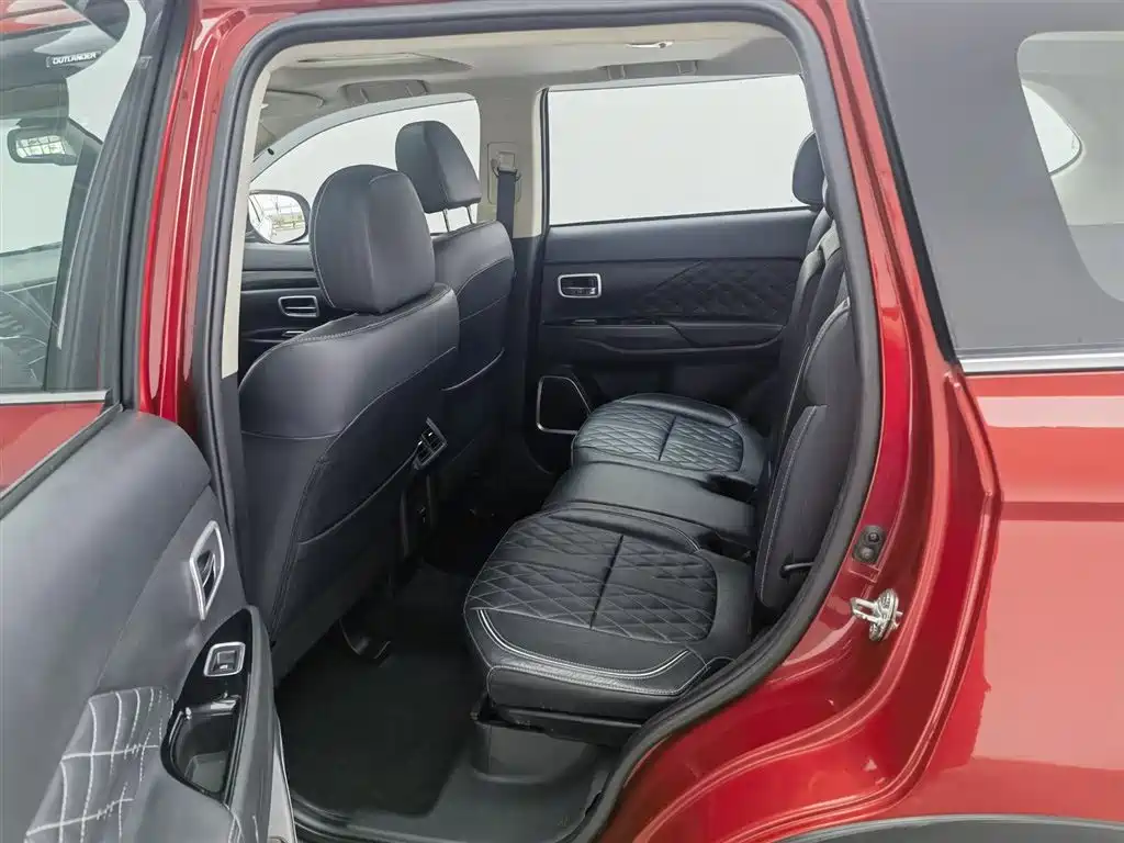 MITSUBISHI OUTLANDER