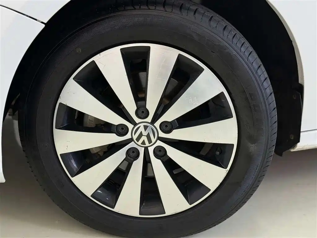 Volkswagen Sagitar 2018 1.6L Automatic Comfort фото 9