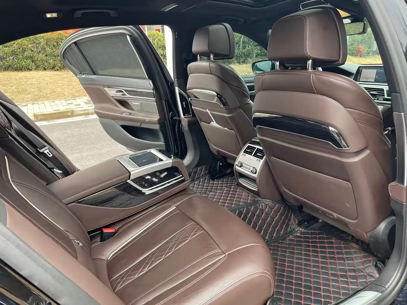 BMW 7 Series 2019 730Li M Sport Package фото 13
