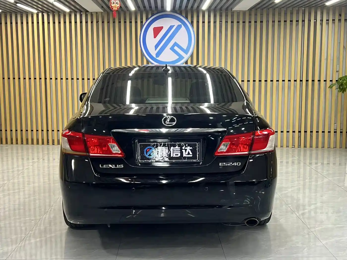 Фото 9 - Lexus ES