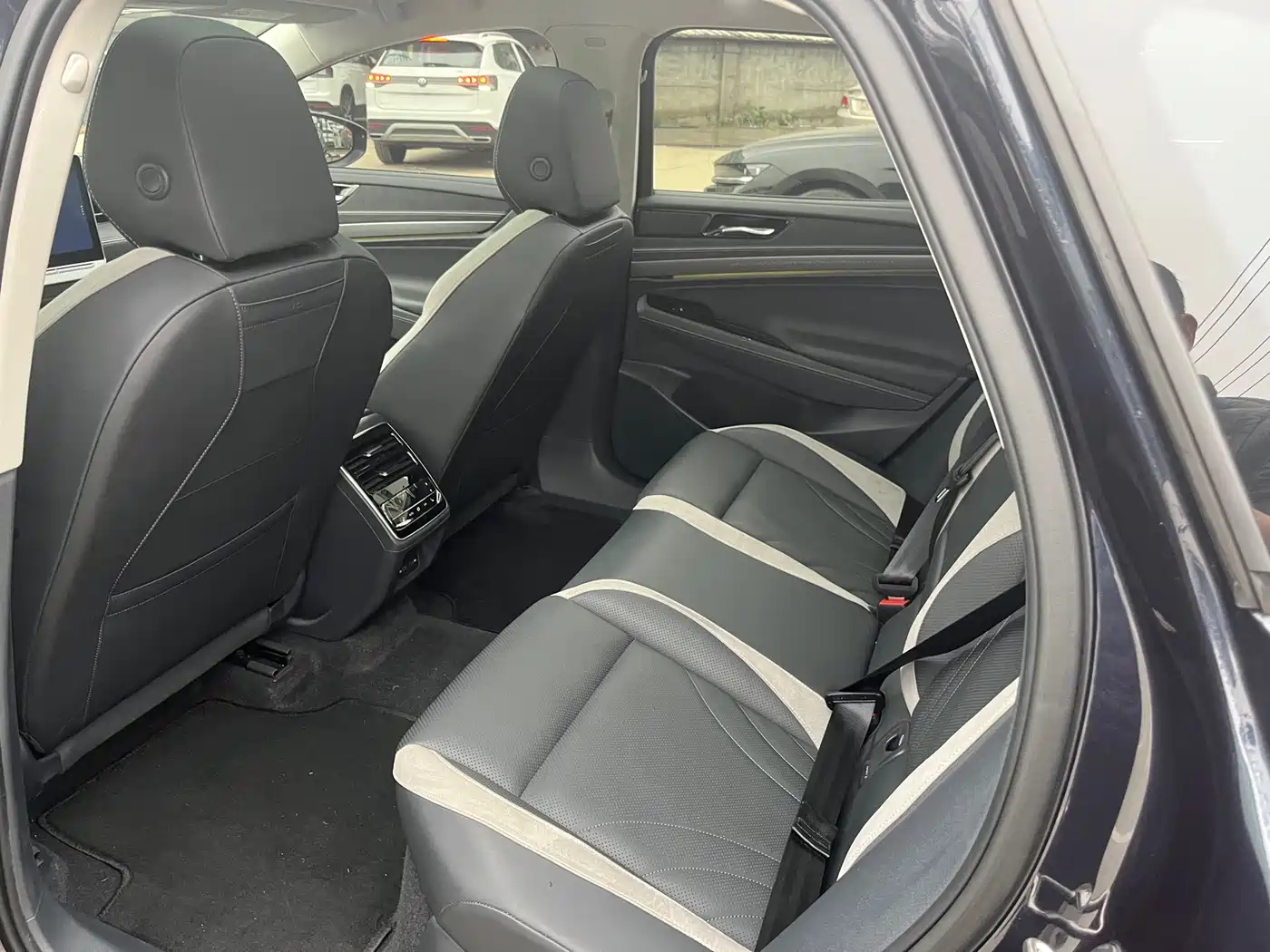 VOLKSWAGEN ID.7 VIZZION