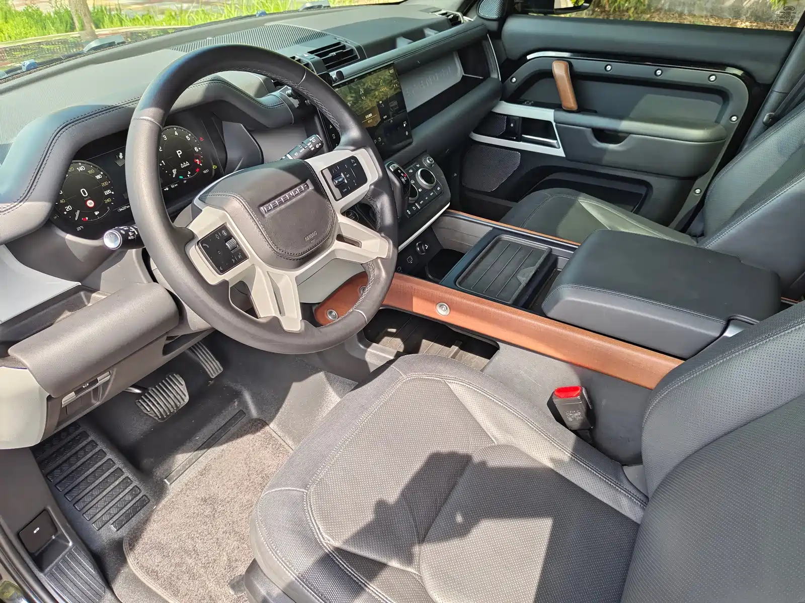 Фото 25 - Land Rover Defender