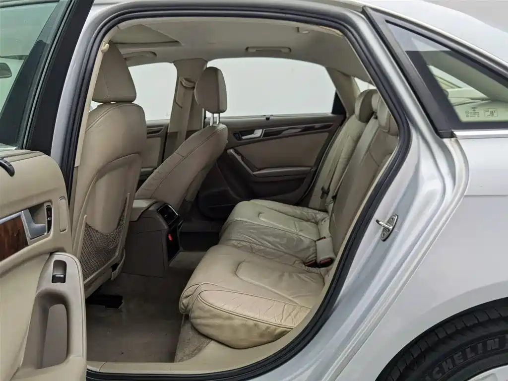 Audi A4L 2009 2.0 TFSI Technology фото 15