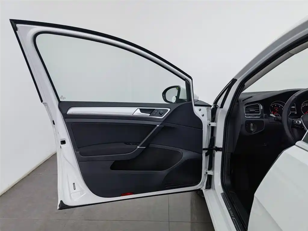 Volkswagen Golf 2020 200TSI DSG Comfort Progressive Edition фото 8