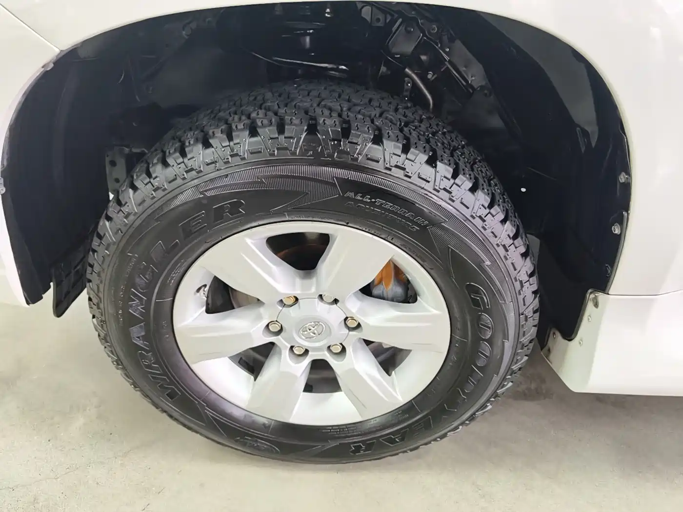 Toyota Prado (Import) 2014 2.7L Automatic Standard Edition фото 12