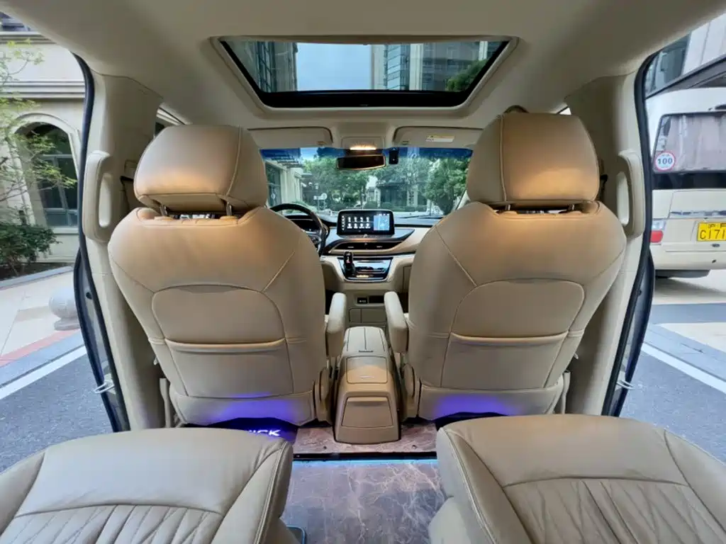 Фото 8 - Buick GL8