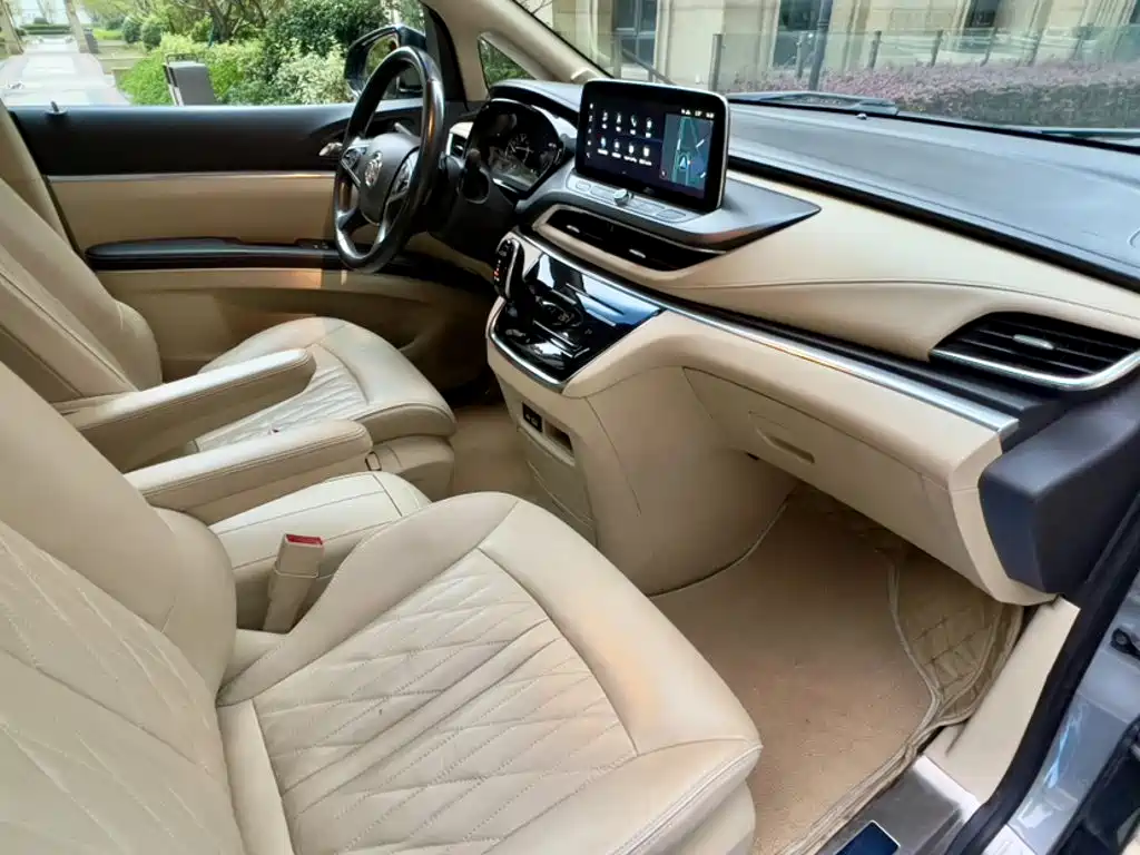 Фото 24 - Buick GL8