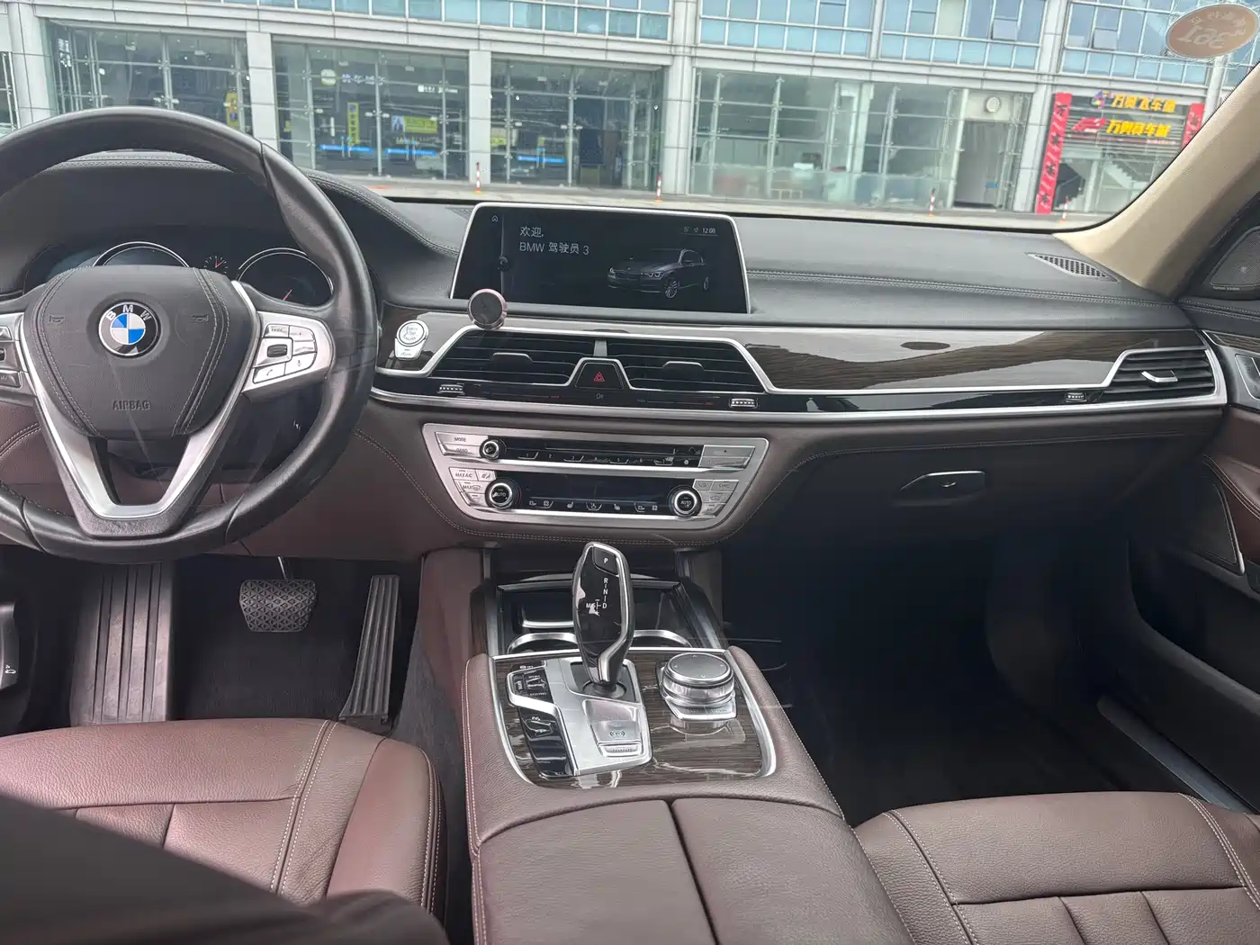 BMW 7 Series 2016 730Li Leading фото 14
