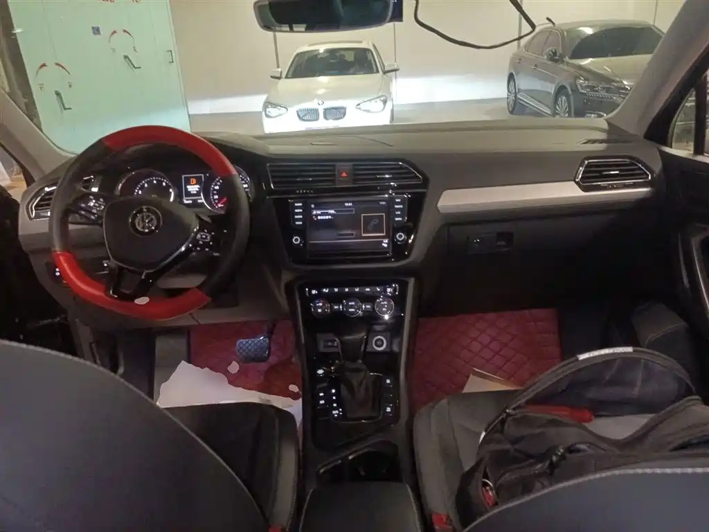 Volkswagen Tiguan L 2018 Facelift 330TSI Automatic 2WD Luxury Edition фото 16