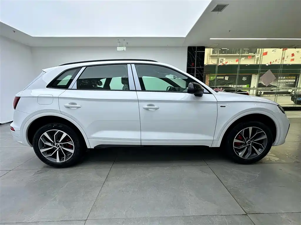 Audi Q5L 2024 Model 40 TFSI Luxury Dynamic фото 25
