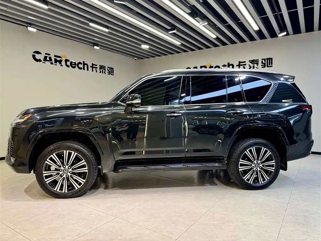 Lexus LX 2025 700h Boundary Edition фото 7