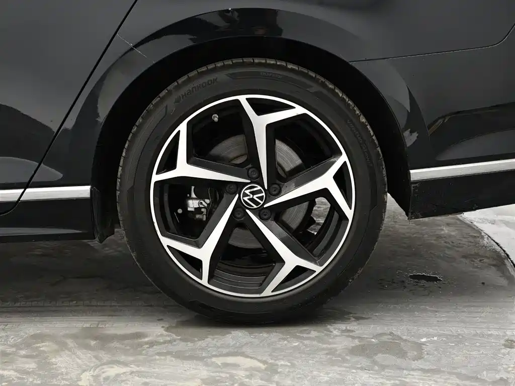 Volkswagen Magotan 2023 Model 2 Million Commemorative Edition 330TSI DSG Luxury фото 8