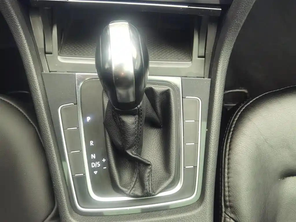 Volkswagen Golf 2018 1.6L Automatic Comfort фото 13