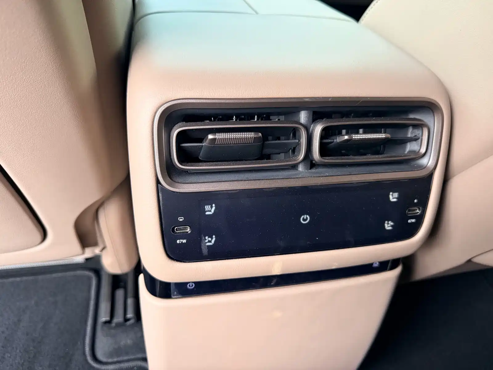 Фото 9 - Li Auto i6