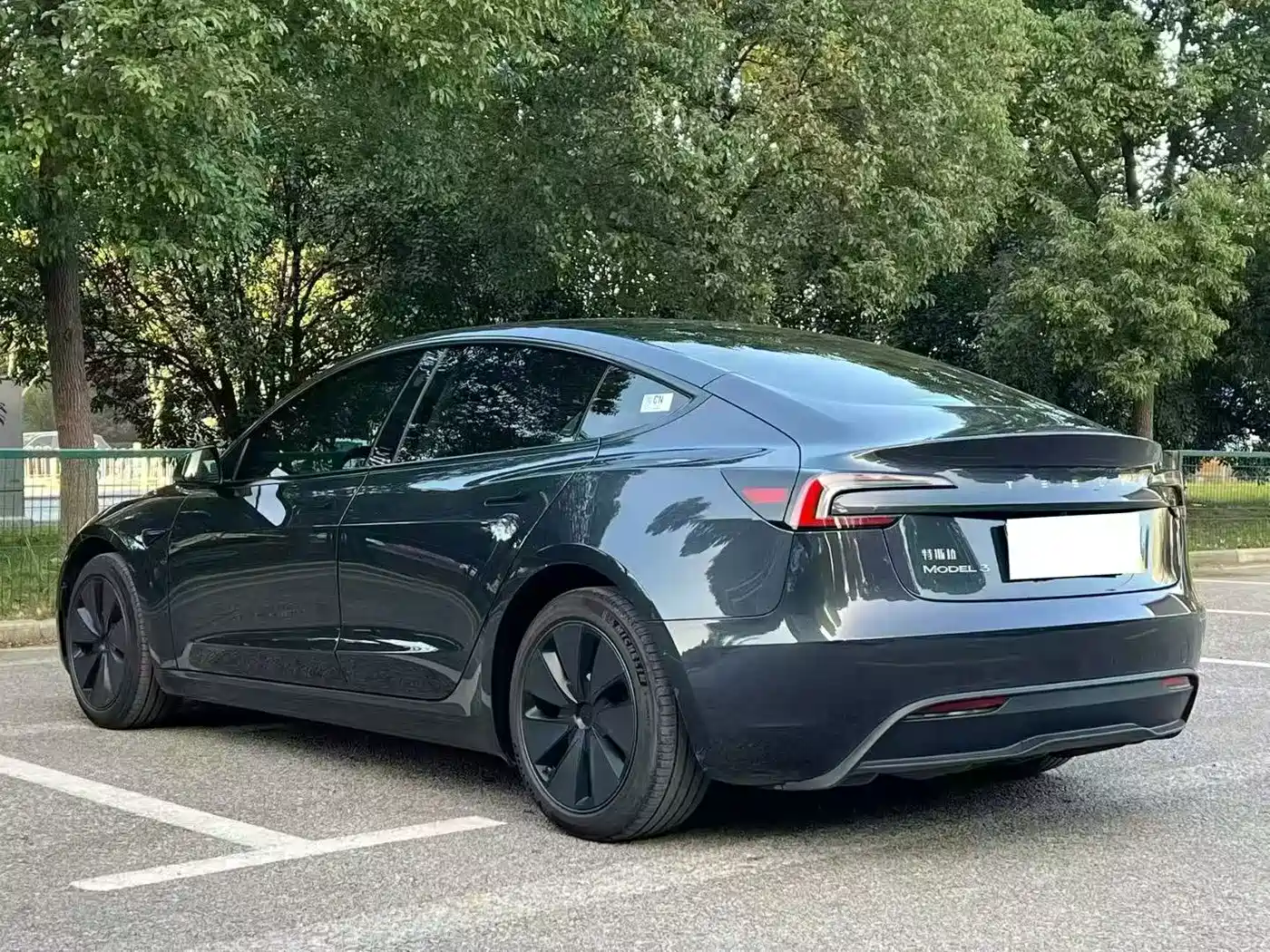 TESLA MODEL 3