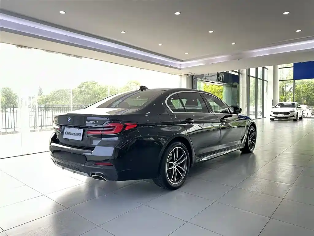 BMW 5 Series 2022 525Li M Sport Package фото 4
