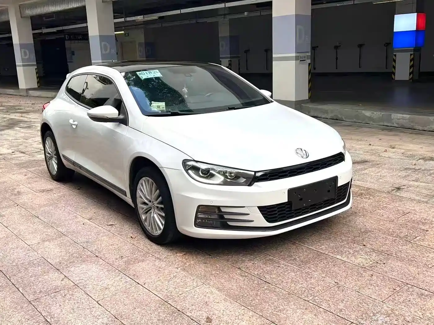 Volkswagen Scirocco 2015 2.0TSI Luxury Edition фото 3