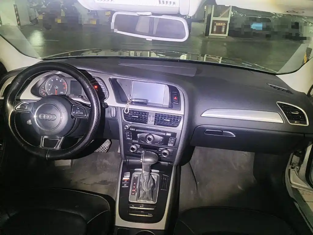 Фото 12 - Audi A4L