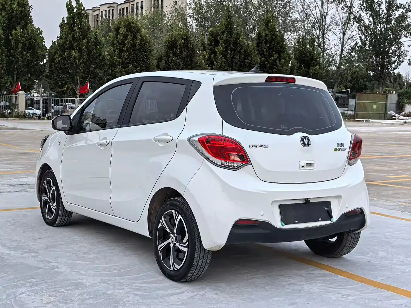 Photo 7 - Changan Benben E-Star