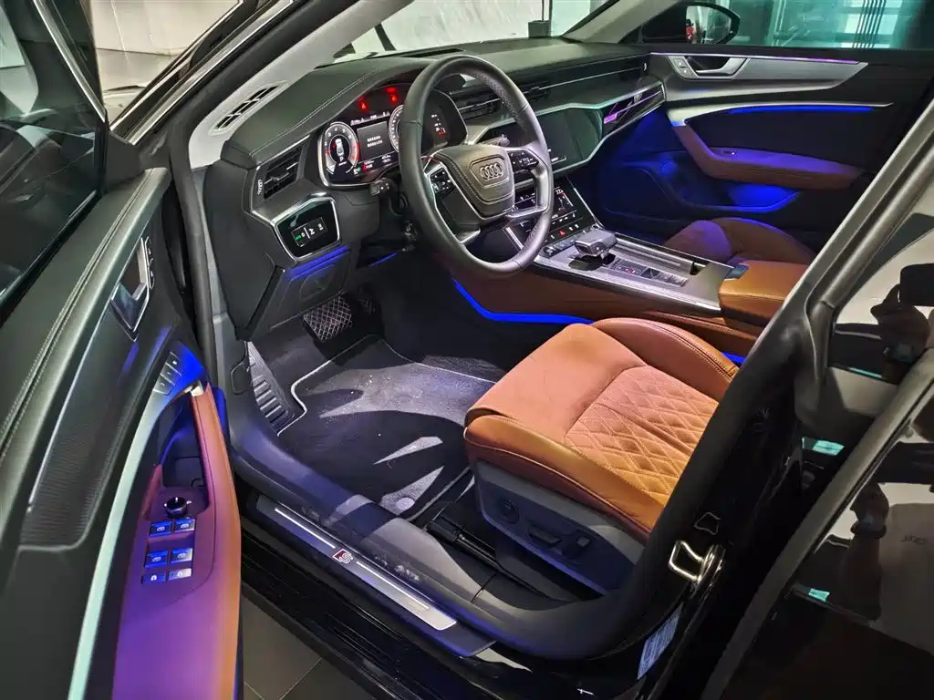 Audi A7L 2025 Model Year 45 TFSI quattro Premium фото 10