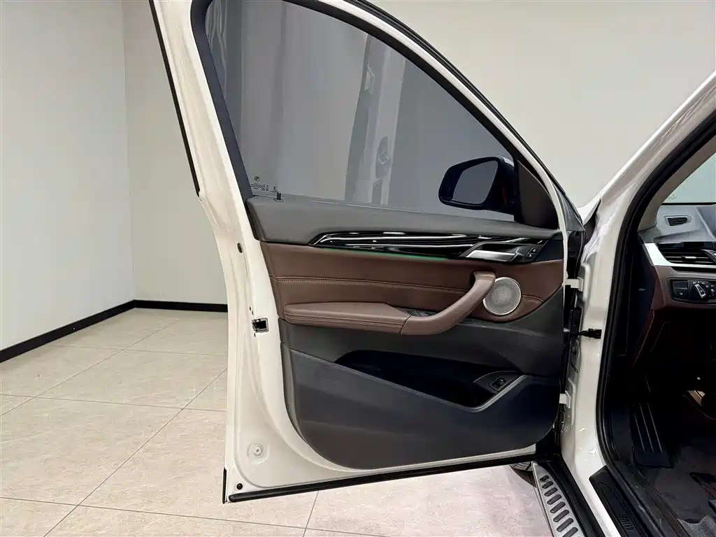 BMW X1 2022 sDrive25Li Leading фото 17