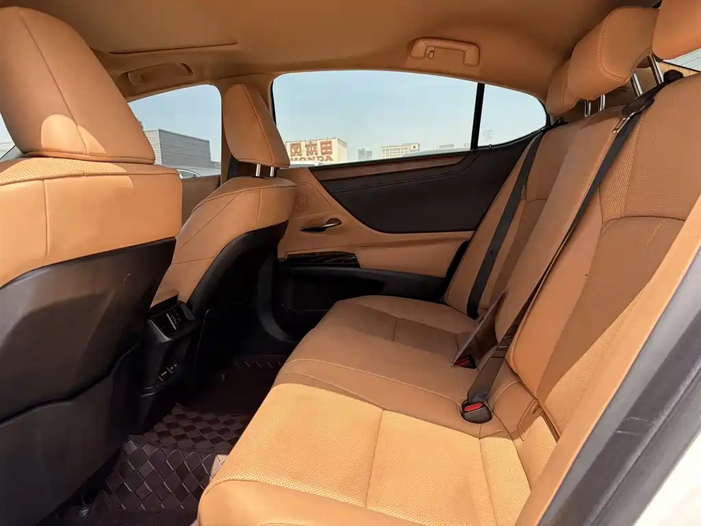Lexus ES 2022 200 Luxury Edition фото 13
