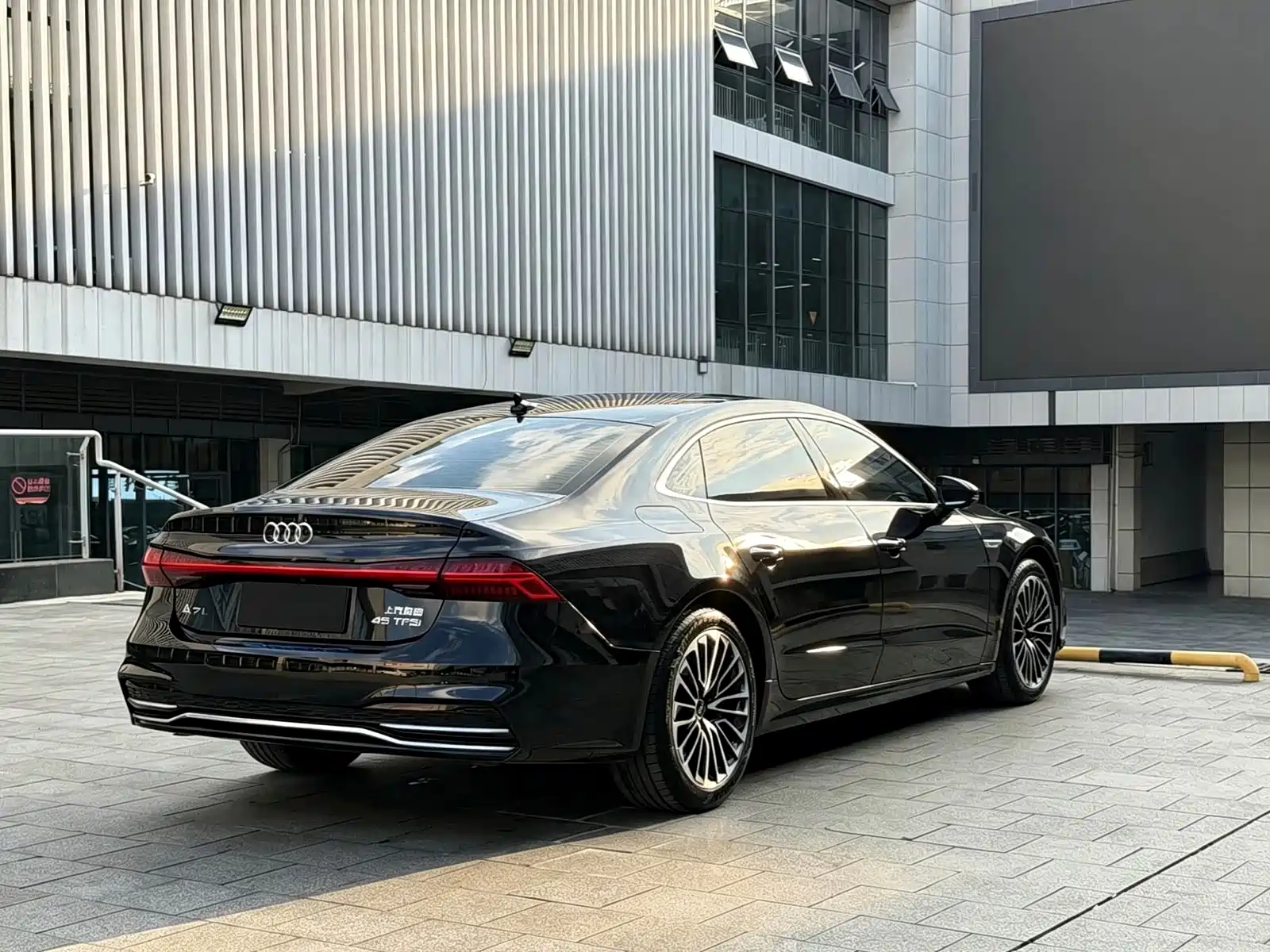 Фото 14 - Audi A7L
