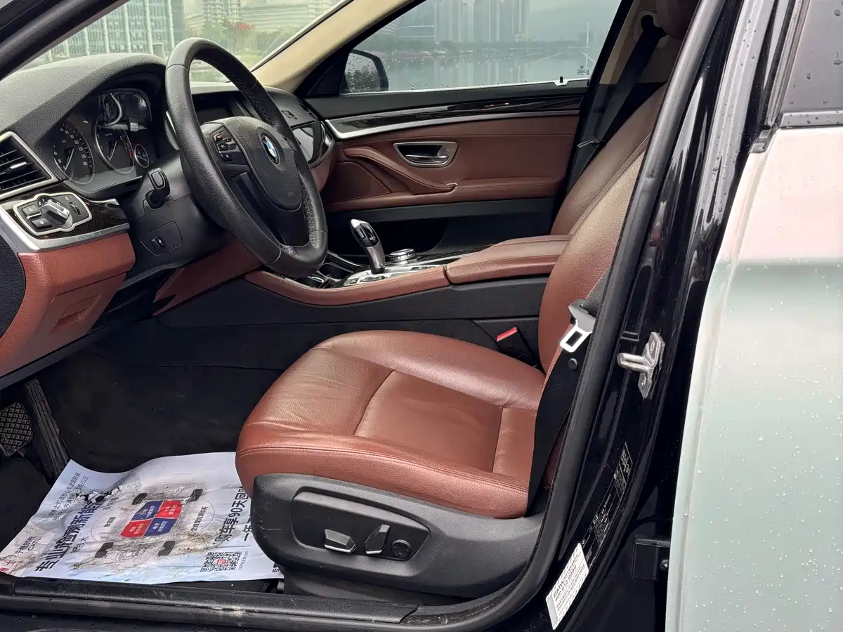 BMW 5 Series 2013 530Li Leadership фото 4