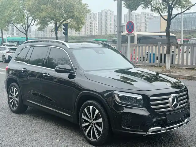MERCEDES-BENZ GLB
