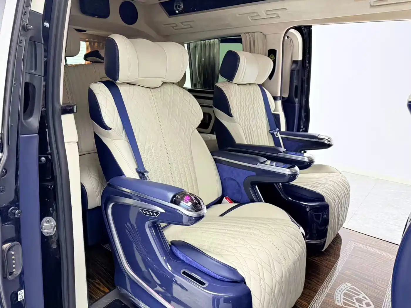 Mercedes-Benz Vito 2021 2.0T Business Edition 7-seater фото 9