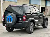 Photo 6 - Jeep Liberty