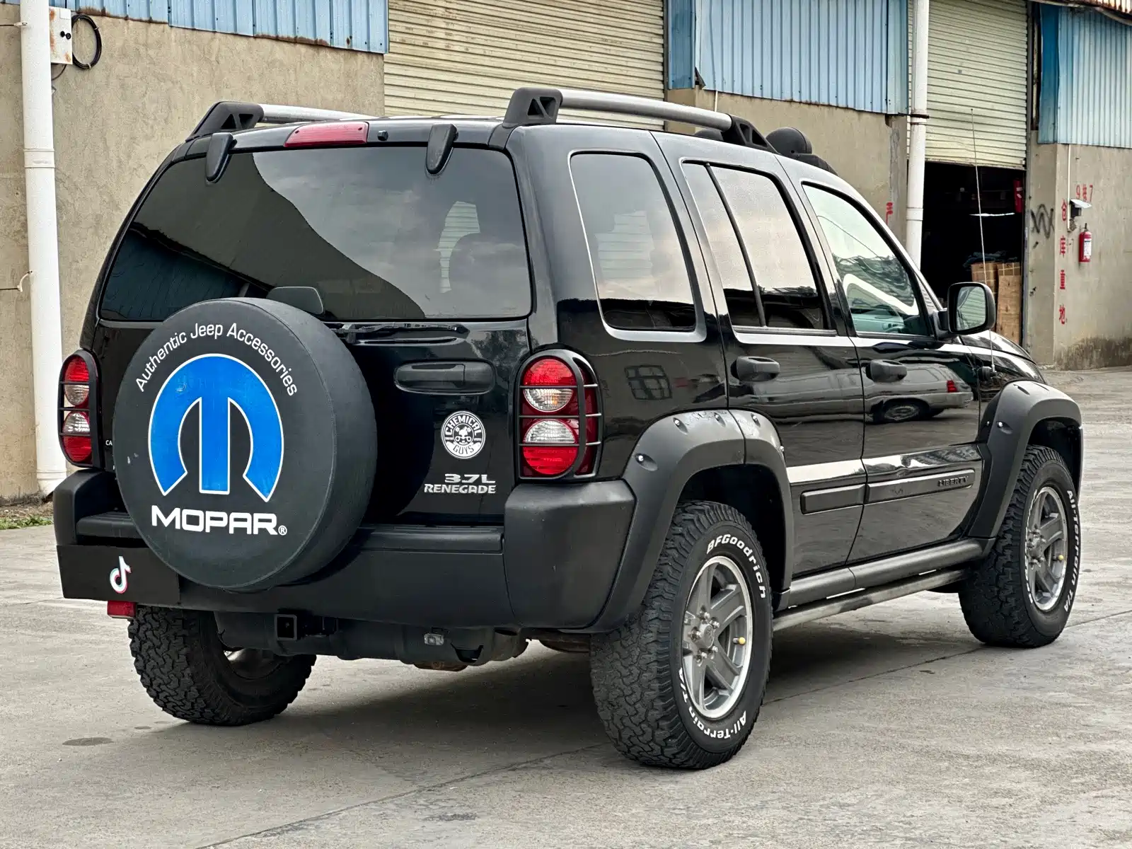 Photo 6 - Jeep Liberty
