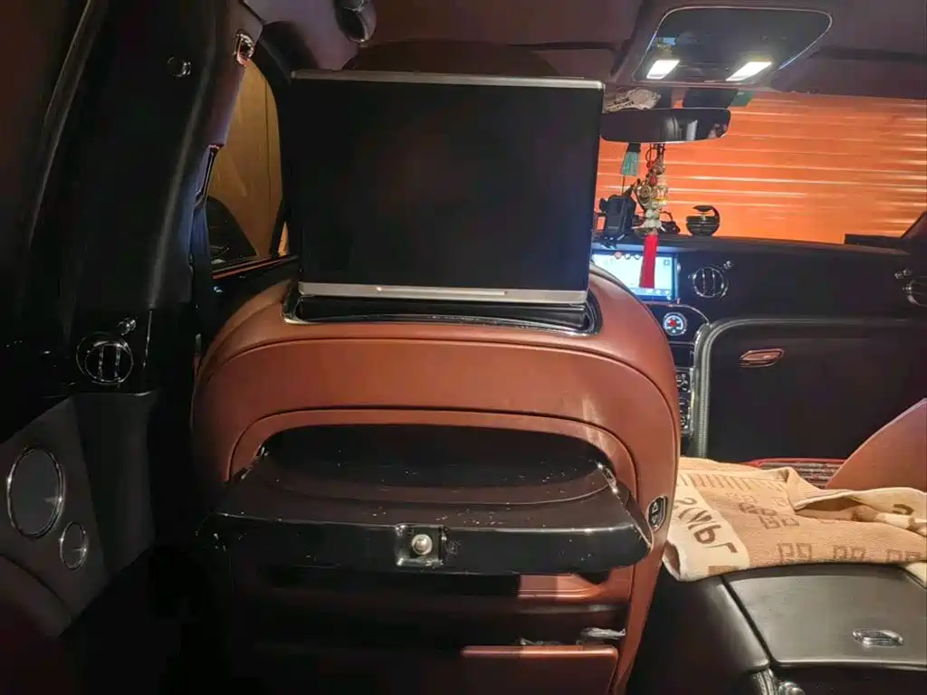 Bentley Mulsanne 2017 6.8T Long Wheelbase фото 8