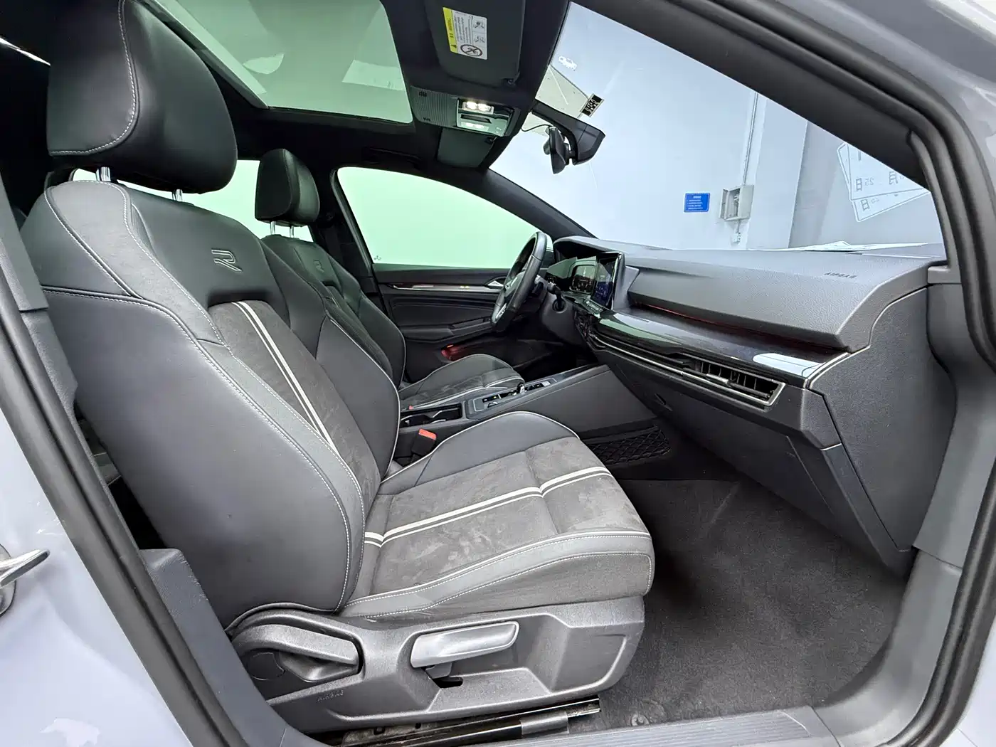 Volkswagen Golf 2023 280TSI DSG R-Line Lite фото 11