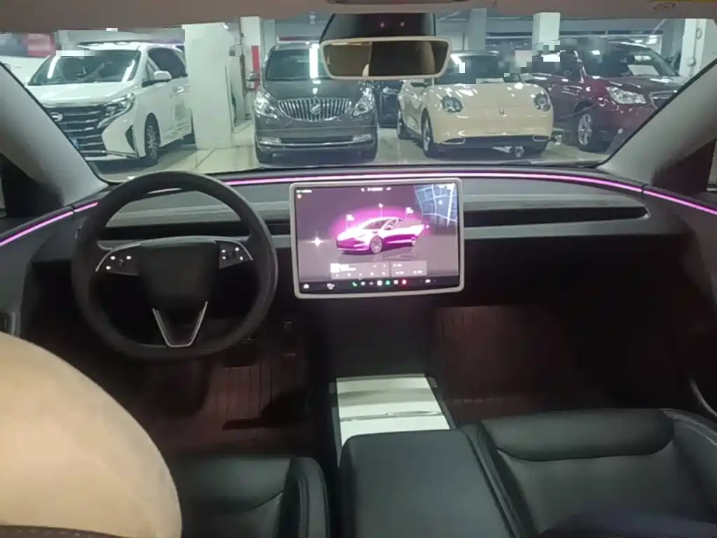 Фото 10 - Tesla Model 3
