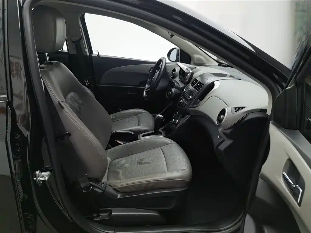 Chevrolet Aveo 2012 2011 Hatchback 1.6L AT SX