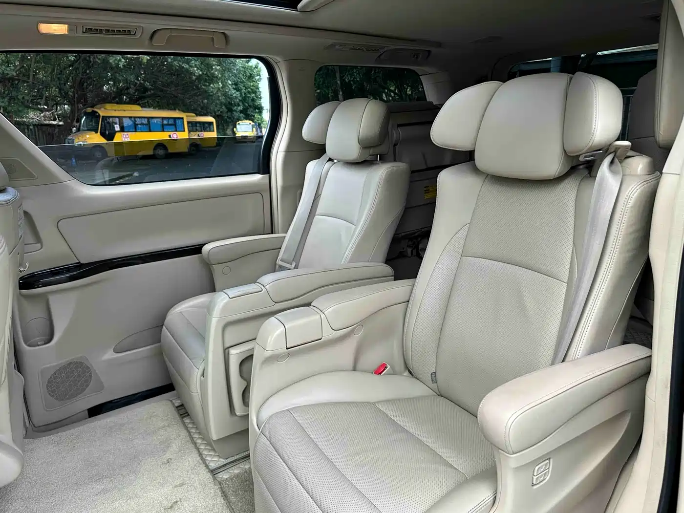 Toyota Alphard 2012 3.5L Luxury Edition фото 13