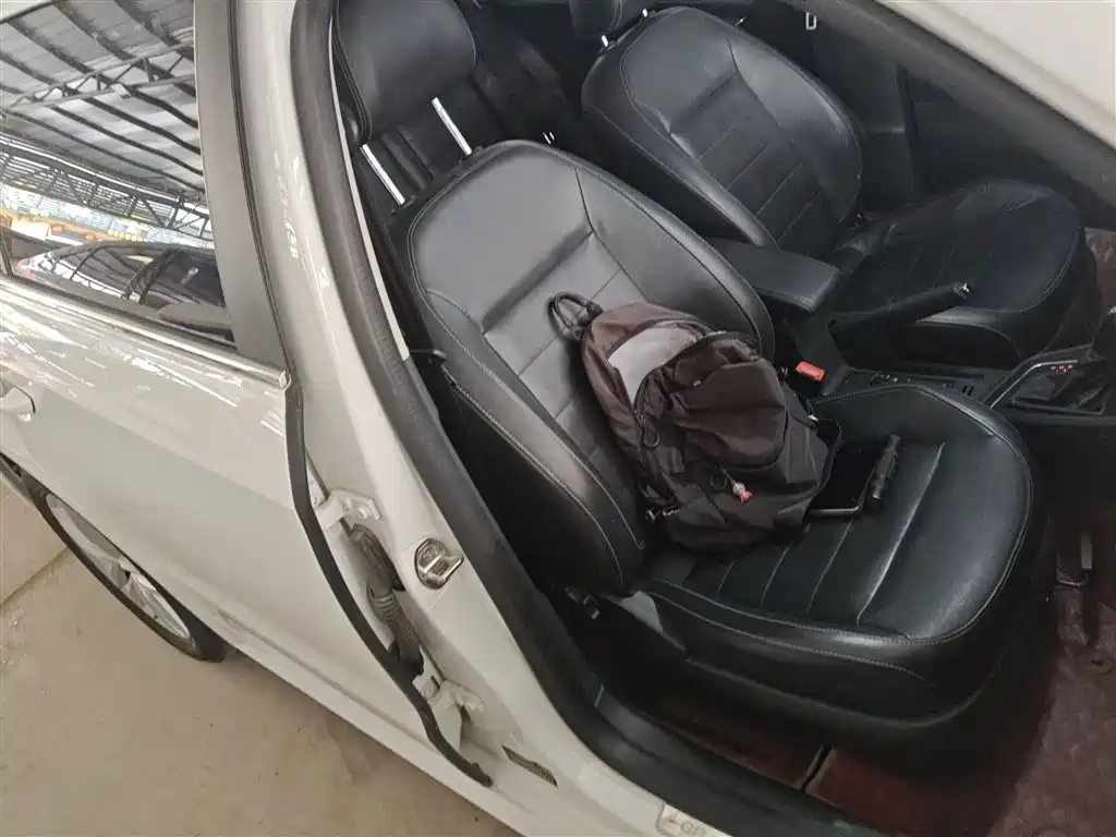 Volkswagen Lavida Tour 2017 180TSI DSG Comfort Edition фото 25