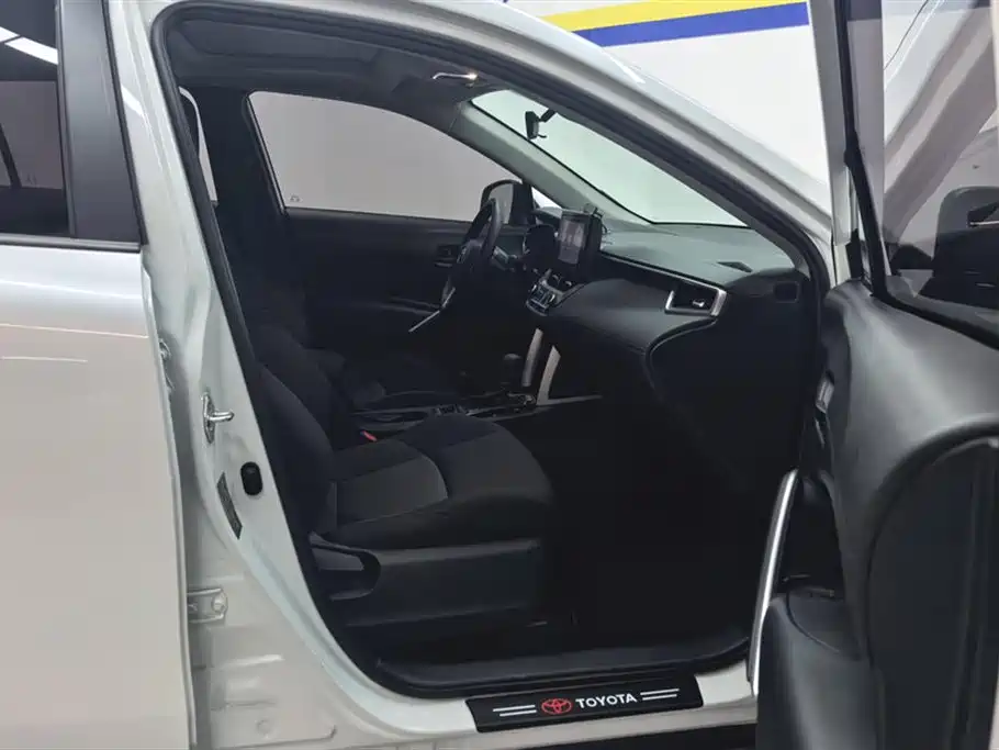 Toyota Frontlander 2022 2.0L CVT Leading Edition фото 8