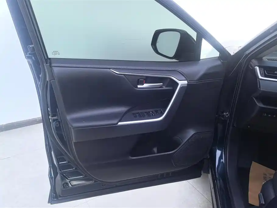 Toyota Wildlander 2023 Hybrid 2.5L E-CVT AWD Premium Edition фото 7