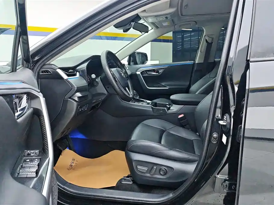 Toyota Wildlander 2022 2.0L CVT FWD Luxury PLUS Edition фото 9