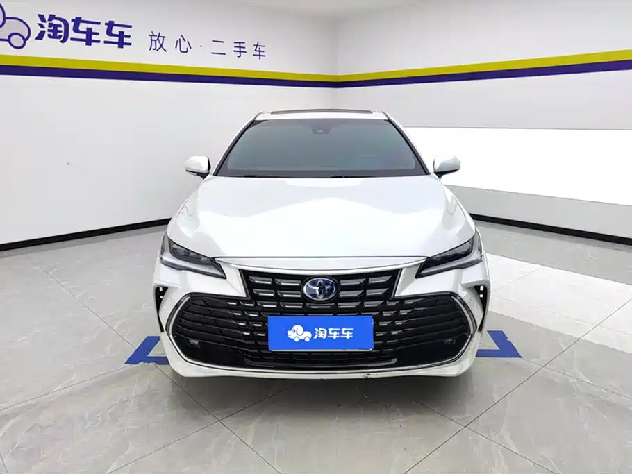 Toyota Avalon 2023 Hybrid 2.5L Luxury Edition фото 2