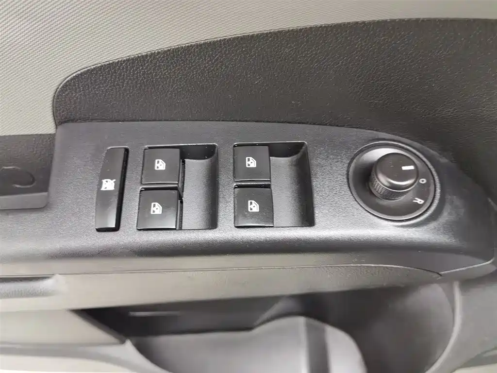 Chevrolet Aveo 2012 2011 Hatchback 1.6L AT SX