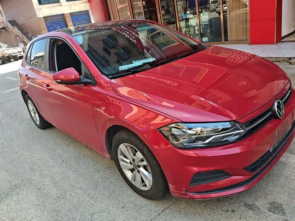 VOLKSWAGEN POLO